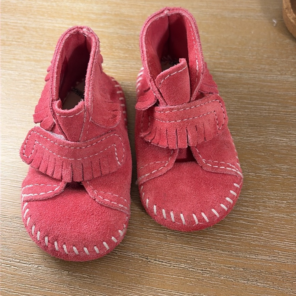 Minnetonka sz 4 infant front strap booties